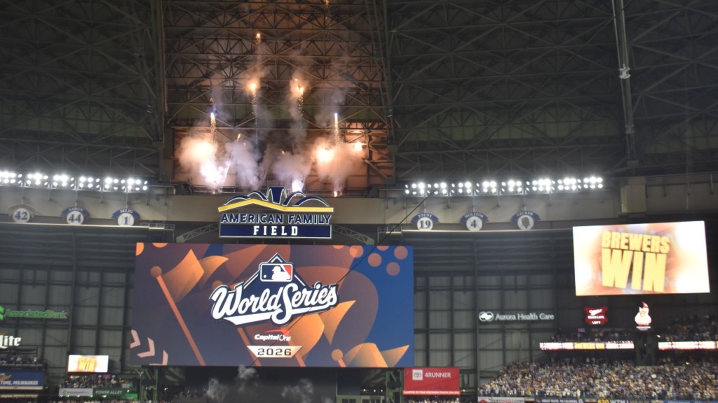 Thrilled Brewers fans cheer team to victory in Game 1 of World Series — BizTimes Milwaukee