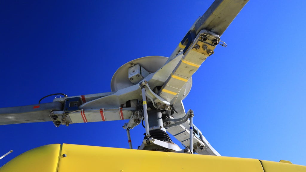 2 helicopters collide southeast of McMinnville in Oregon, killing 3 — Los Altos Schools news