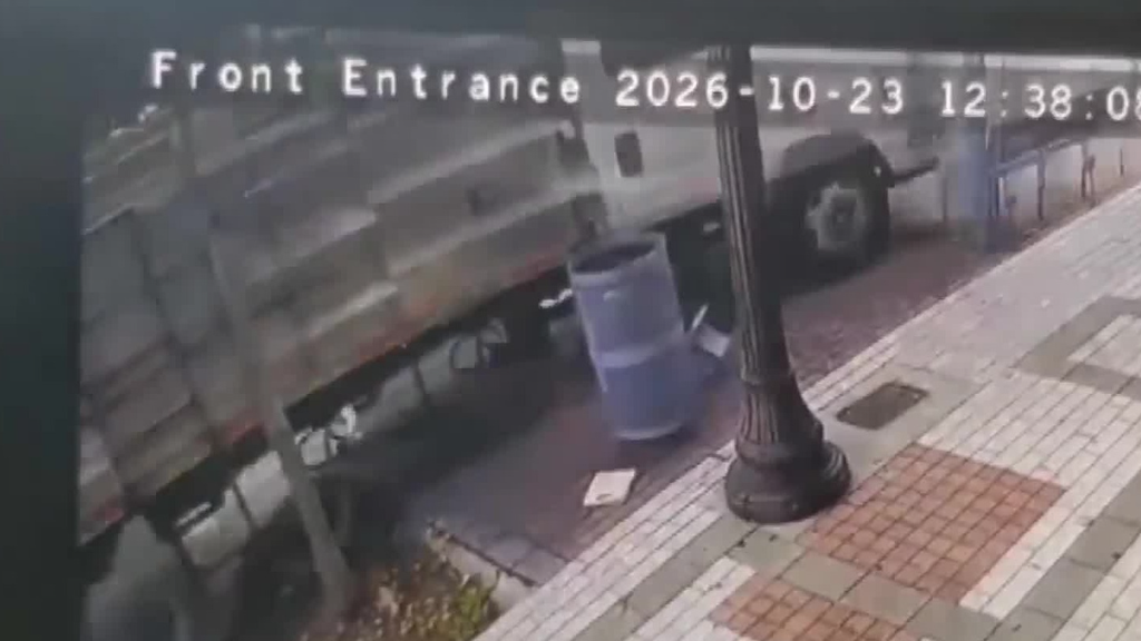Landscaping truck crashes into bus bench, 3 North Miami businesses, sending 2 passengers to the hospital — CBS Miami, Los Altos Real Estate news