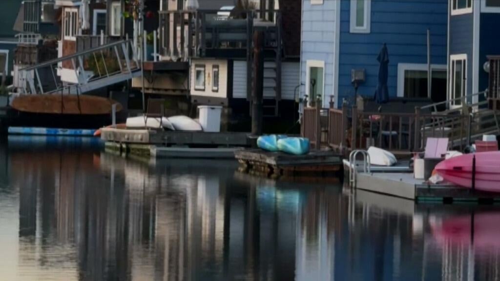 Record high tides putting Sausalito house boat community in precarious position — Los Altos Technology news