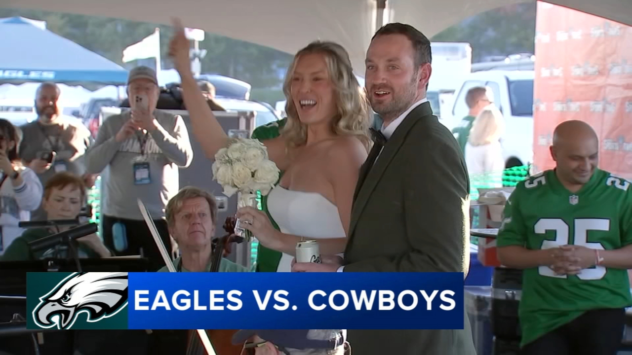 Chicago couple Lindsey Carl, Brandon Byrd get married at Philadelphia Eagles tailgate before MNF
       — Los Altos Community news