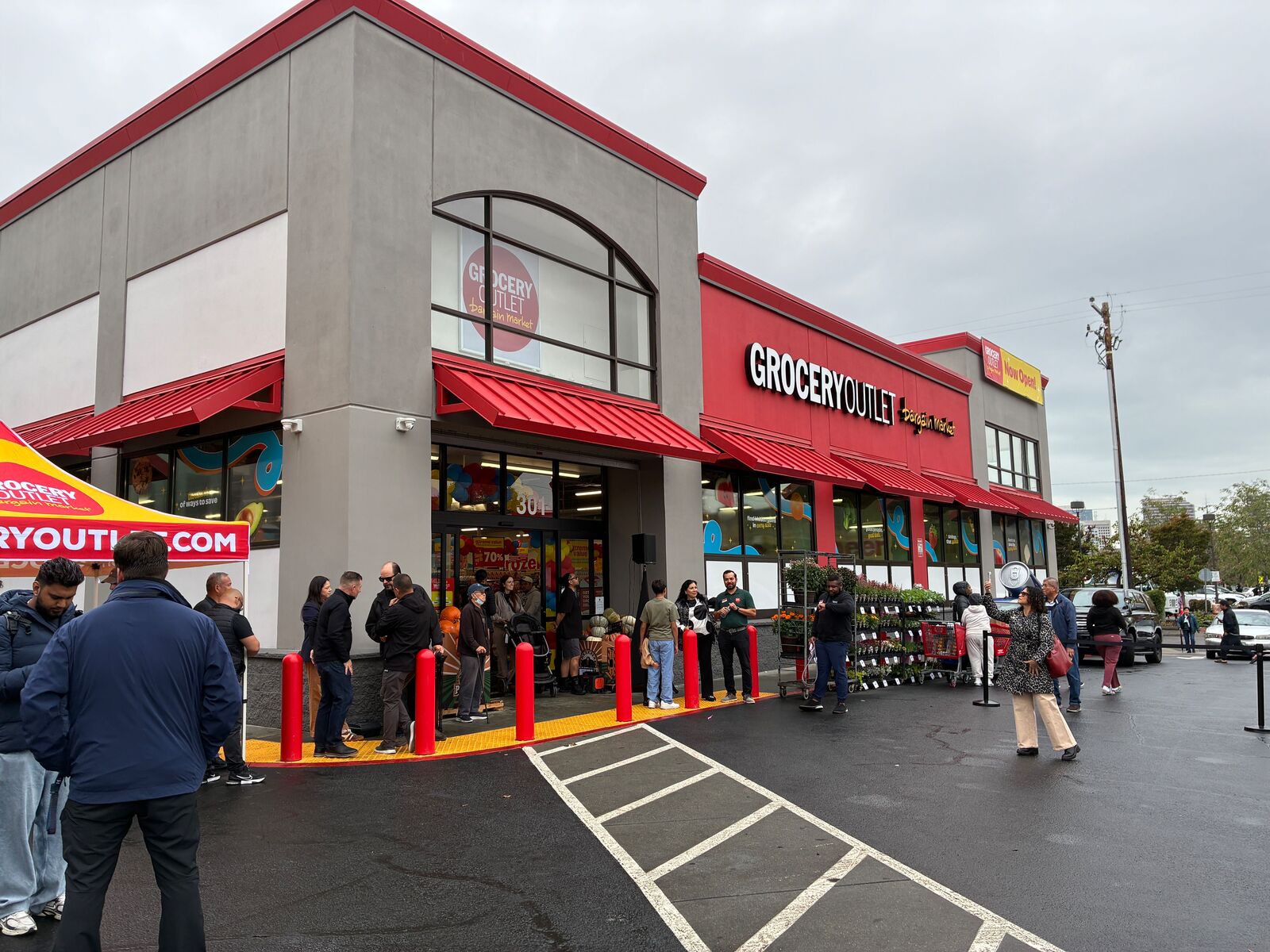 New Grocery Outlet opens in Oakland’s Eastlake neighborhood — The Oaklandside, Los Altos Business news