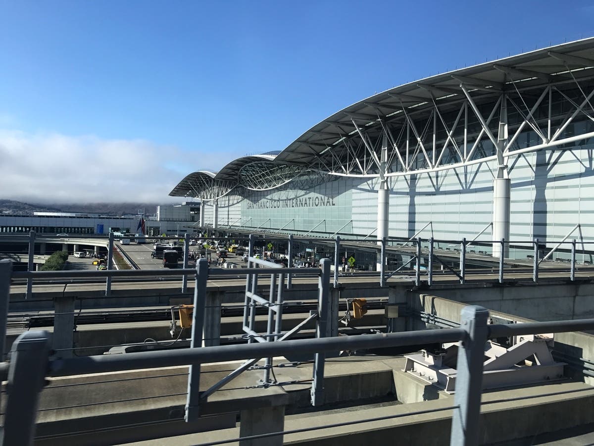 SFO-Bound Flight Makes Emergency Landing Over Odor: Report — Los Altos Community news